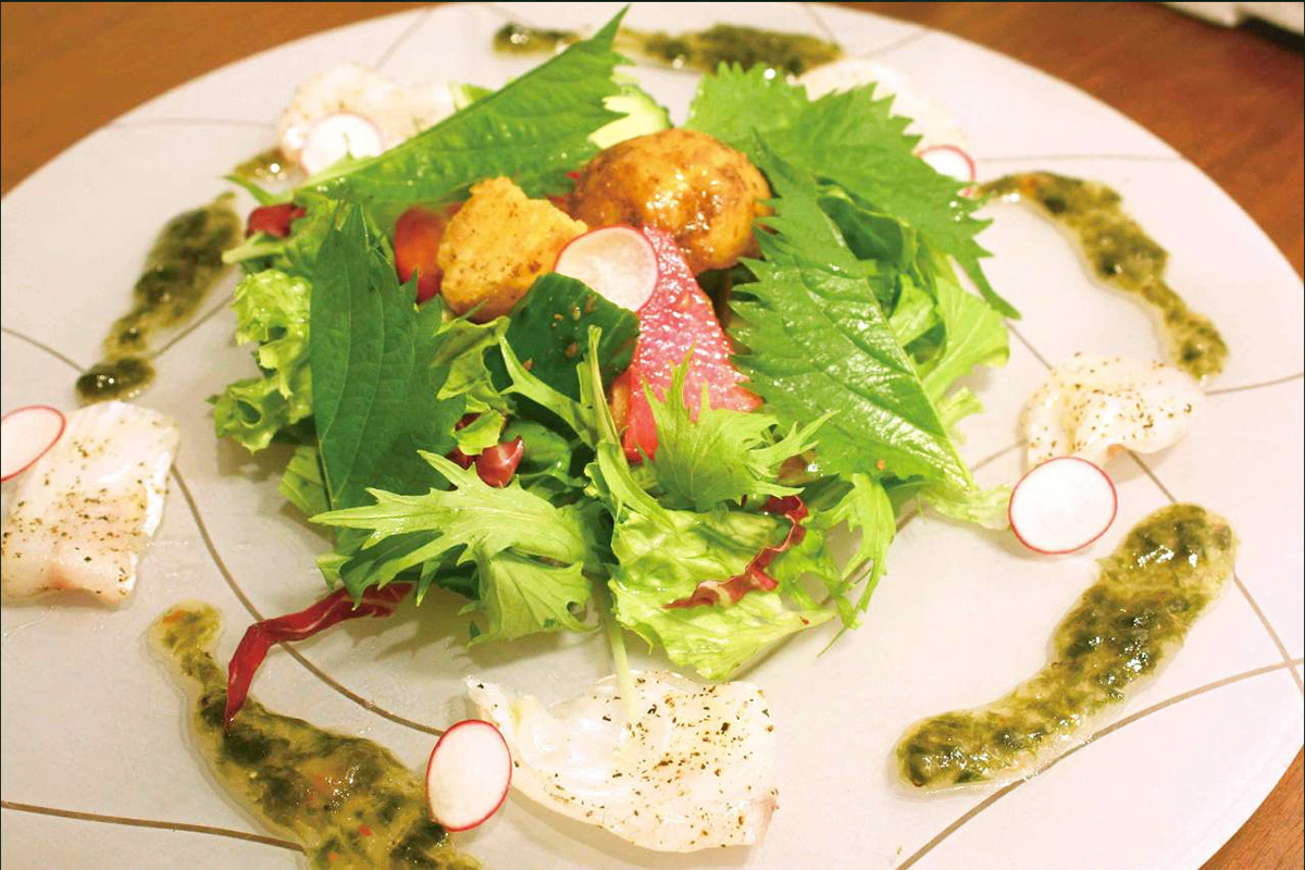 ギロギロ海の恵みサラダ